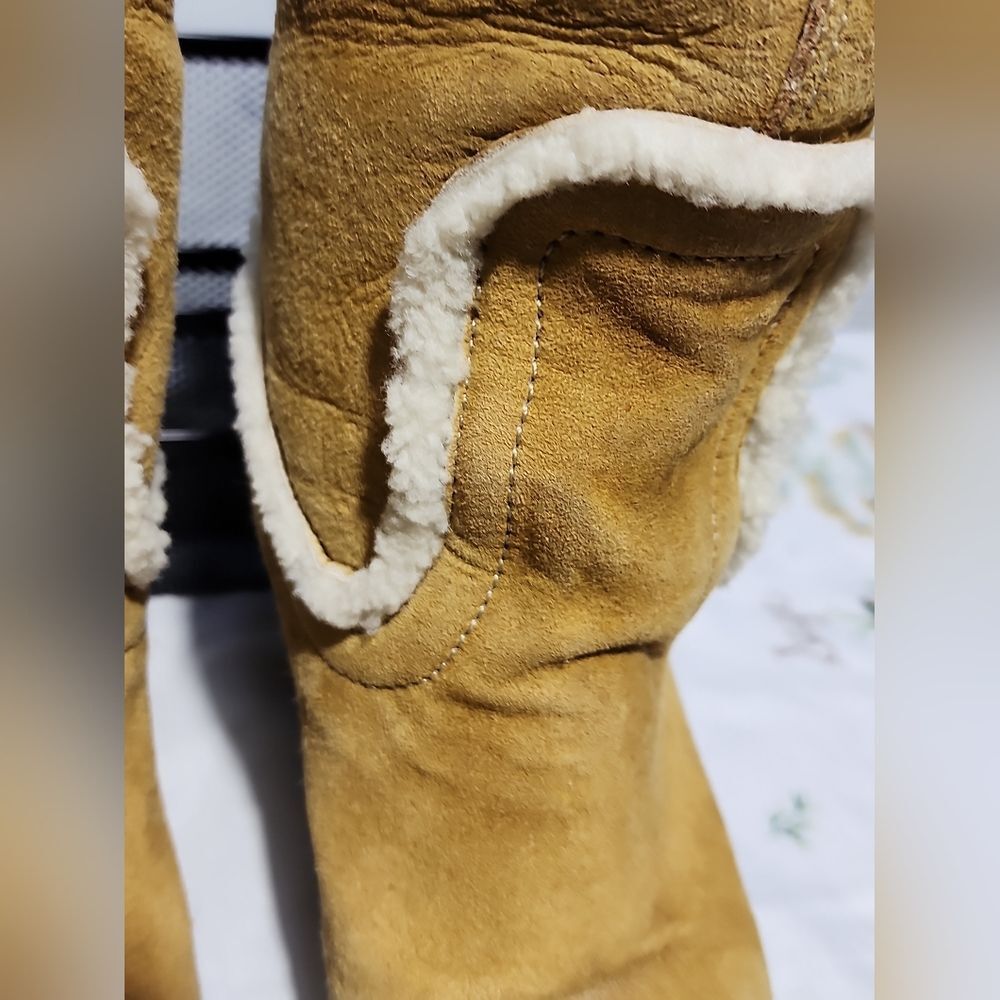 Gucci Tan Suede Shearling Wedge Heel Boots Womens 6.5 B Winter Luxury - Picture 13 of 15